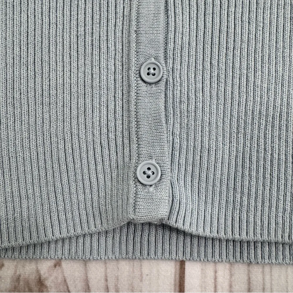 Brandy Melville Pale Blue Cropped V Neck Button Front Sweater Size Small - Image 6