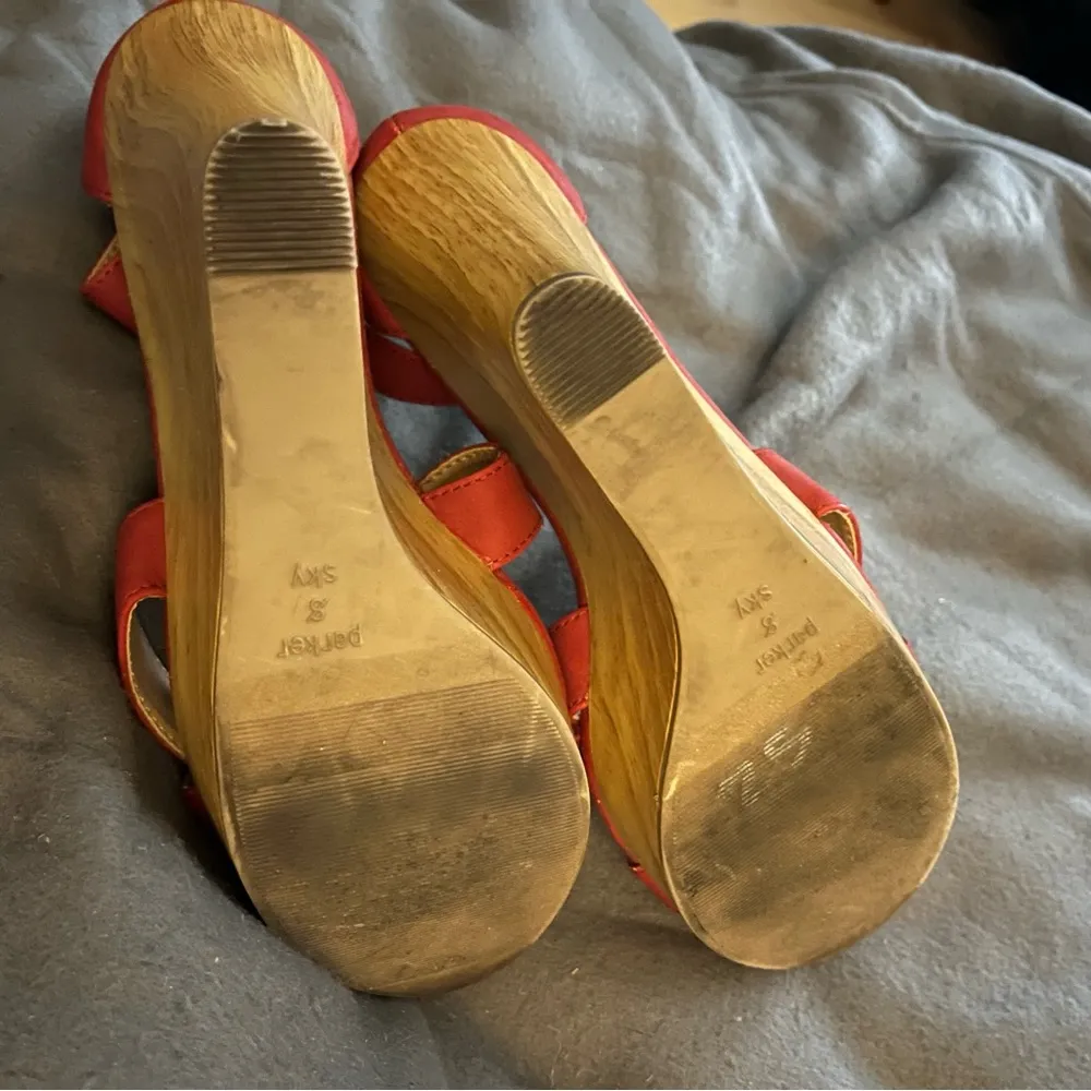 Parker and sky red wedge heels cross cross open toe size 9 - Image 4