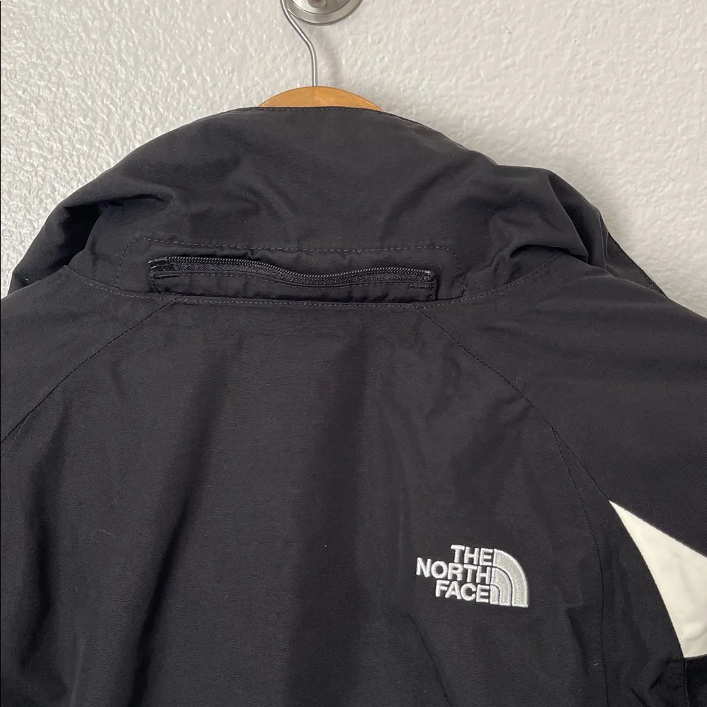 The North Face black & white all weather outdoor snow layered jacket M - Image 9