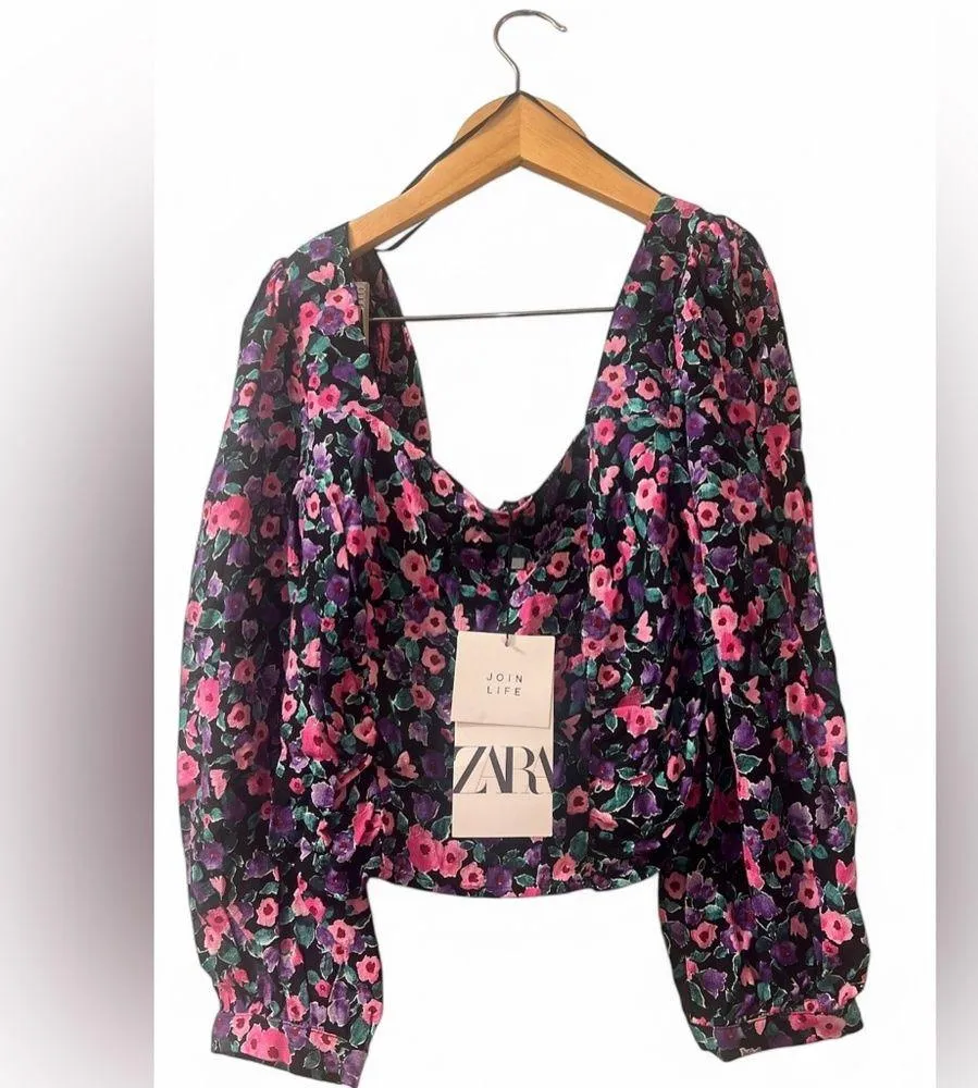 Zara women’s floral cropped blouse with Puff sleeves Ruched - Image 3
