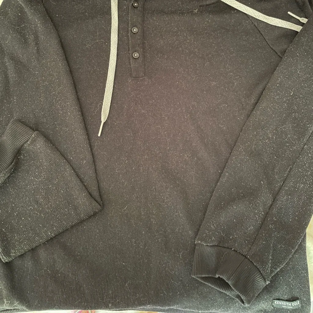 Free with Bundle unisex Kenneth Cole Black sweater size large - Image 2
