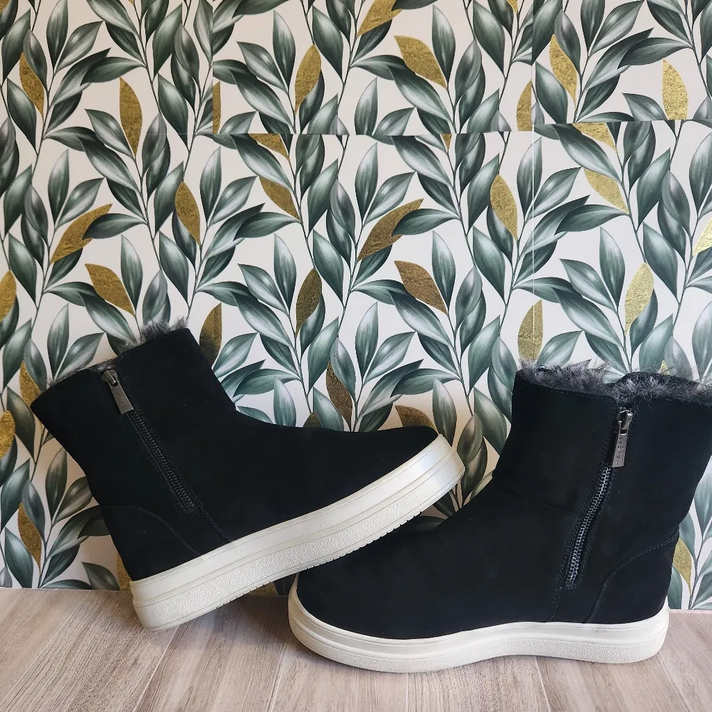 J/Slides NYC Tristan 9.5 Black Suede Waterproof Sneaker Bootie Fur Lined $178 - Image 7