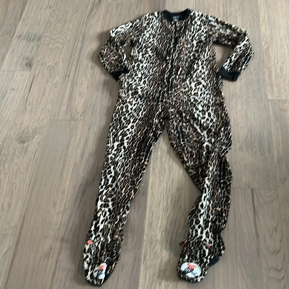 Nick & Nora  footed leopard cheetah cat onesie pajamas zipper front pockets warm - Image 2