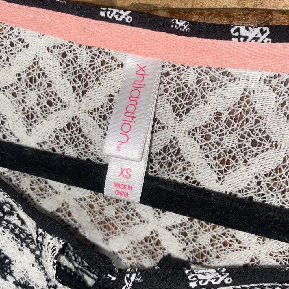 Xhilaration Black Cream Printed Lace Long Sleeve Blouse Women's Size XS - Image 4