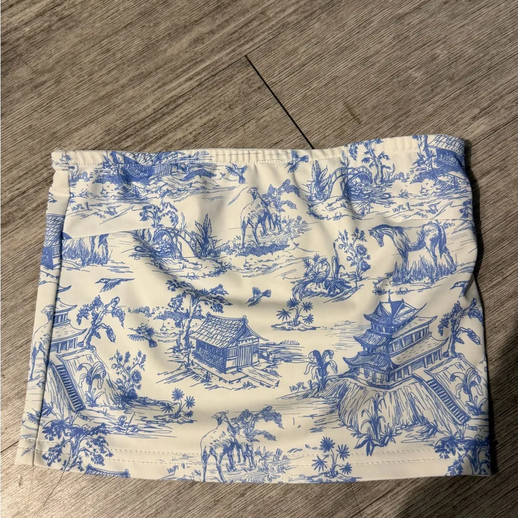 Edikted Blue and White Patterned Tube Top - Image 2