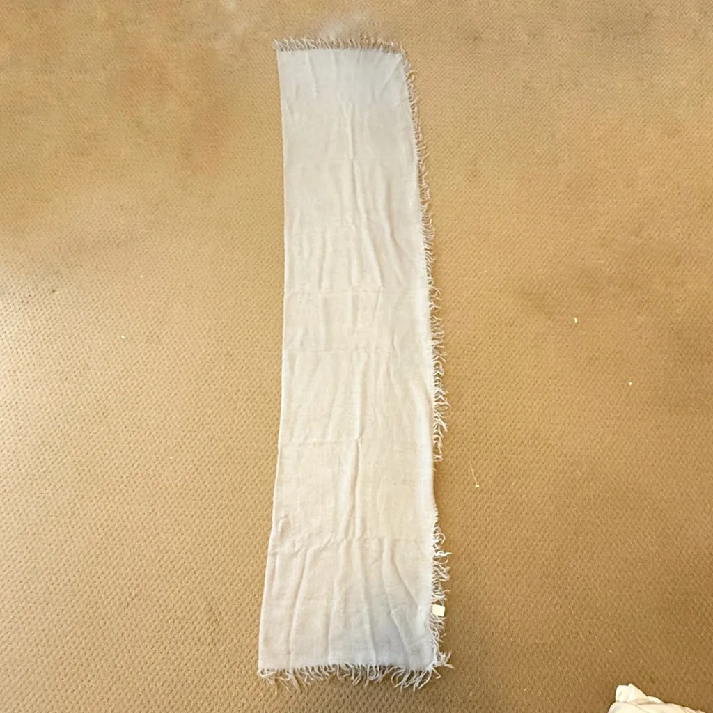 Kinross Cashmere Light Gray Fringe Scarf - Image 4