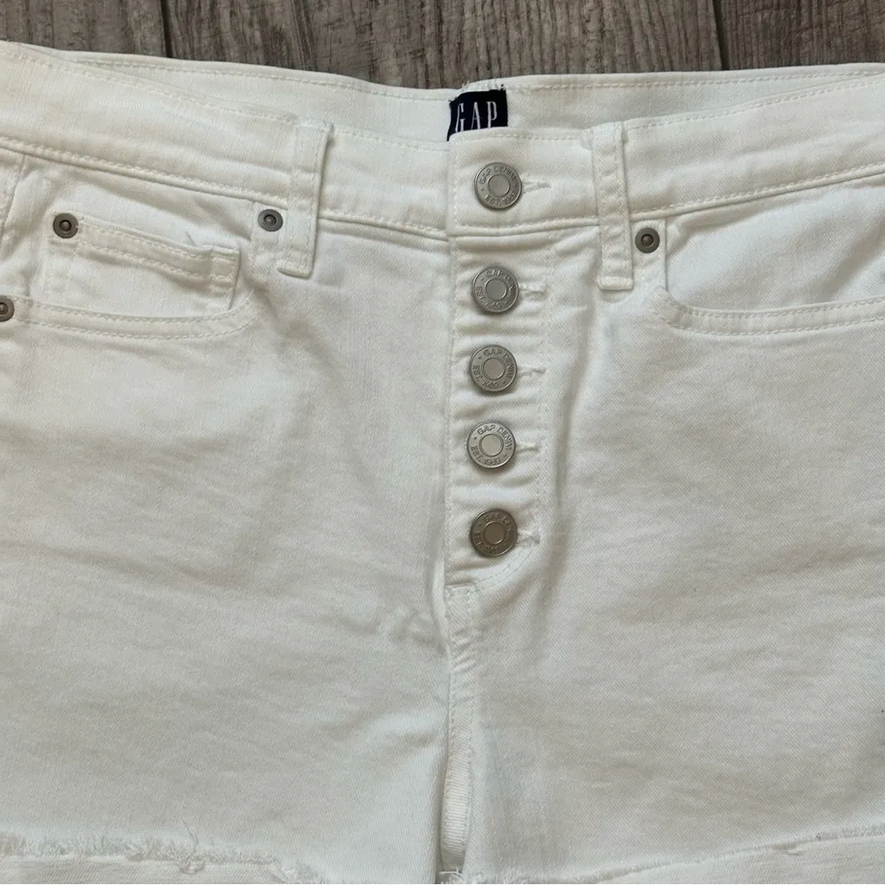 White button up reworked shorts - GAP - Image 2