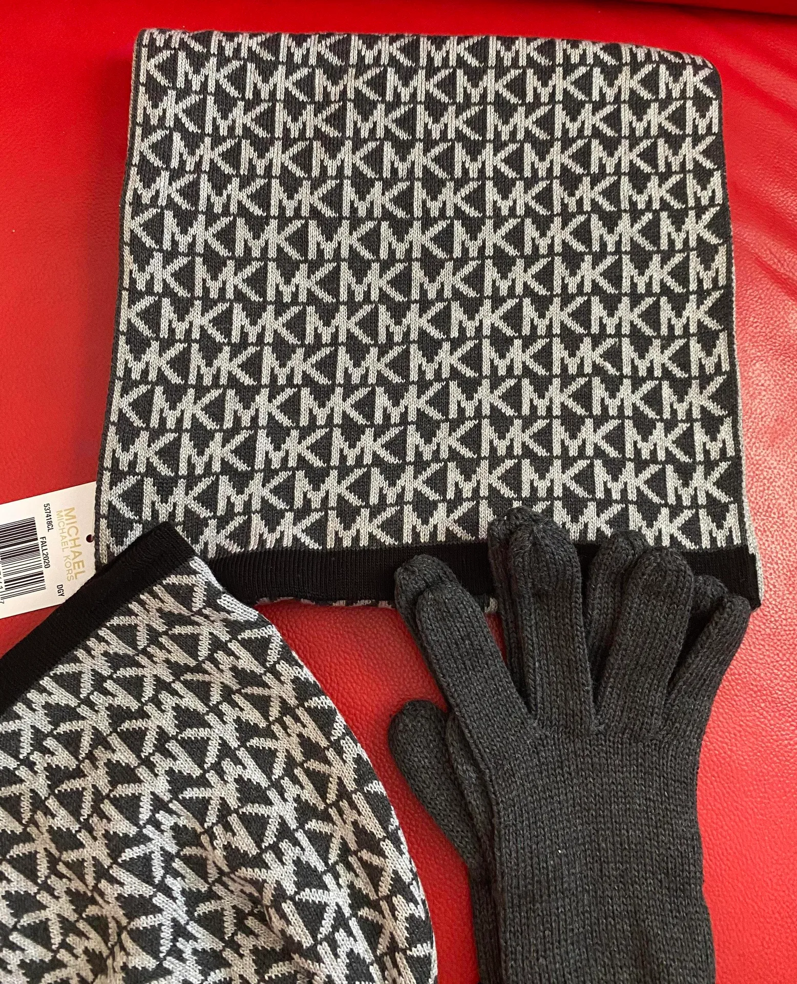 Michael Kors Scarf,Hat & Gloves Set - Image 5