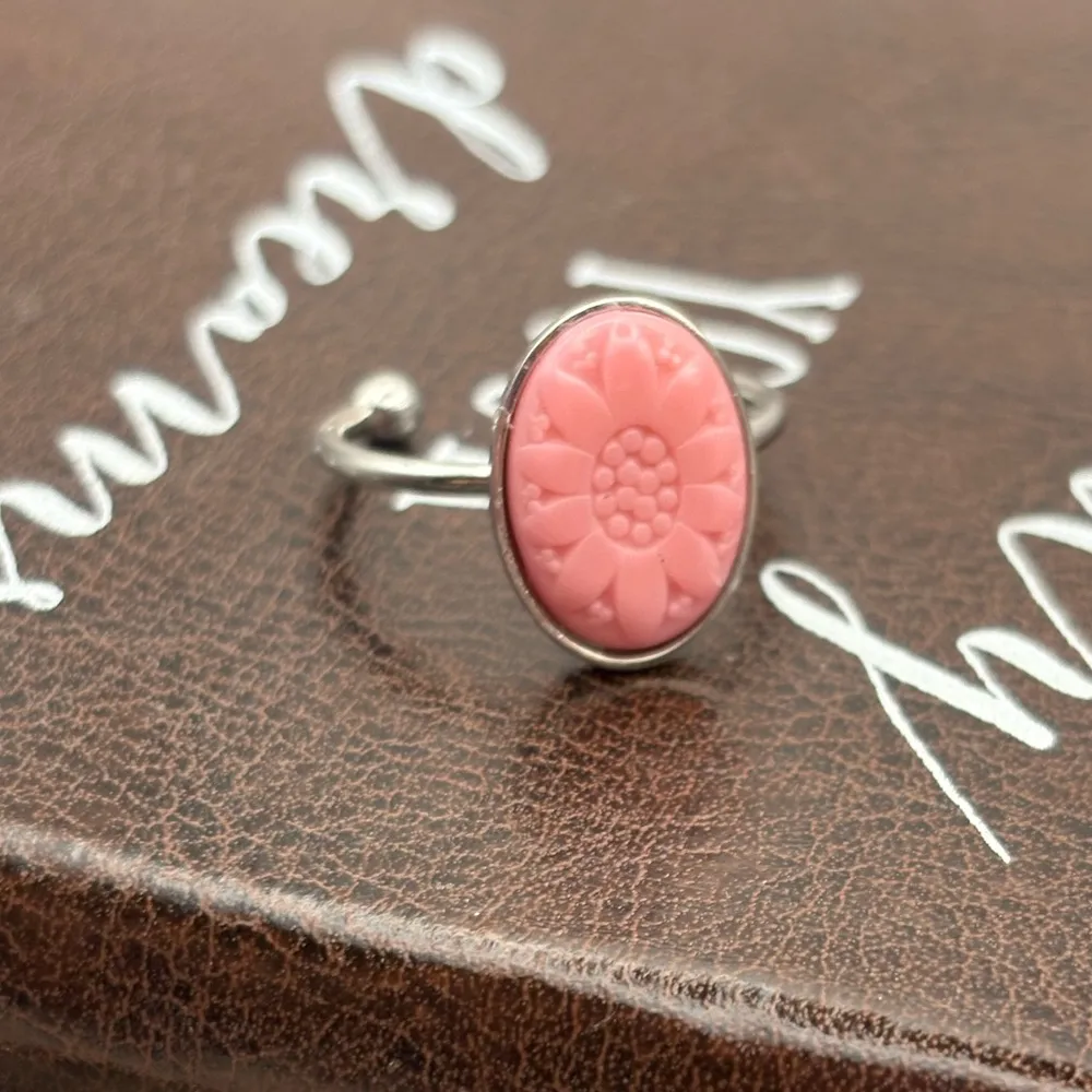 Vintage 1970s Pink Floral Sunflower Stainless Steel Ring - Image 2