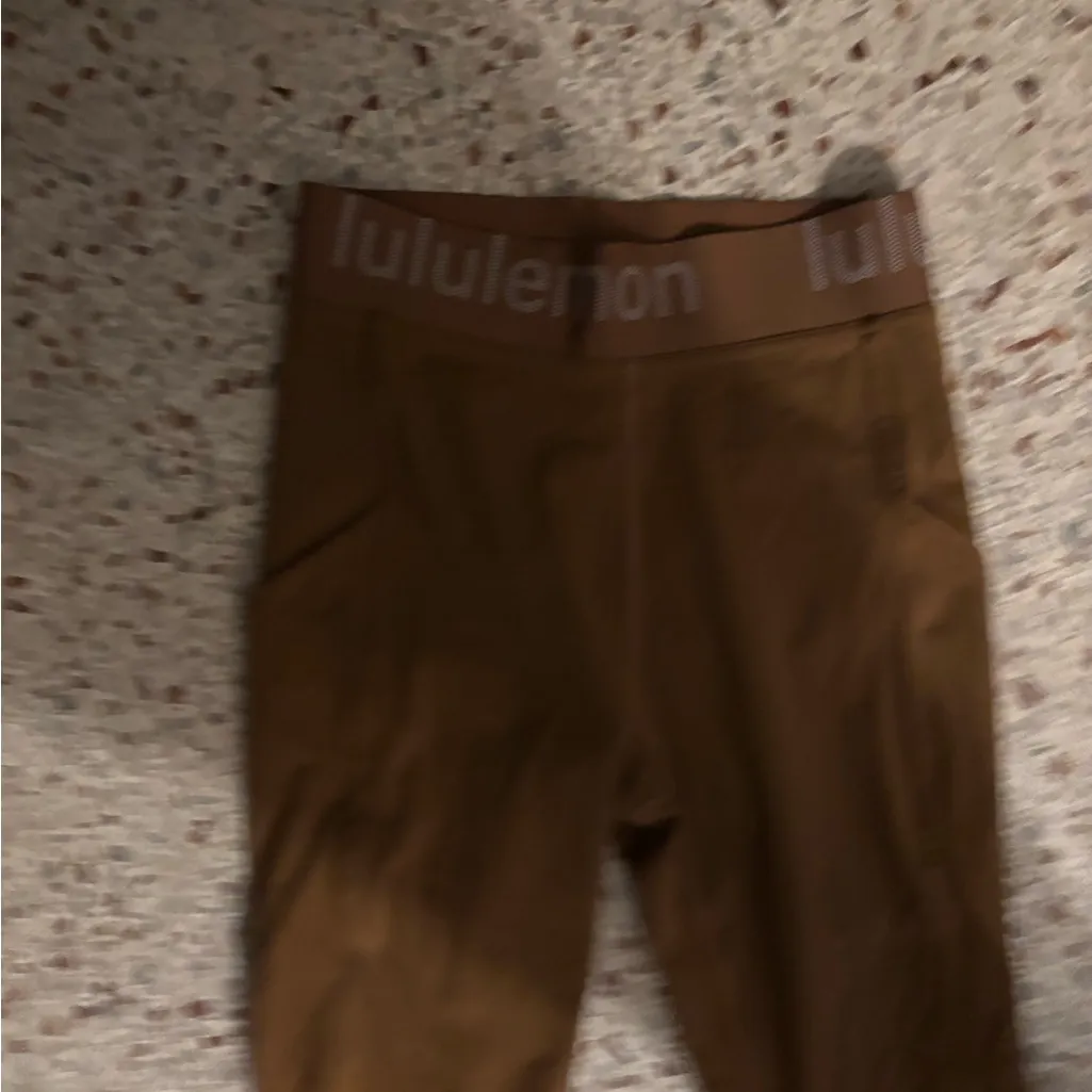 Lululemon Logo Waistband High-Rise Training Crop 21"
Rich Caramel size 6 - Image 6