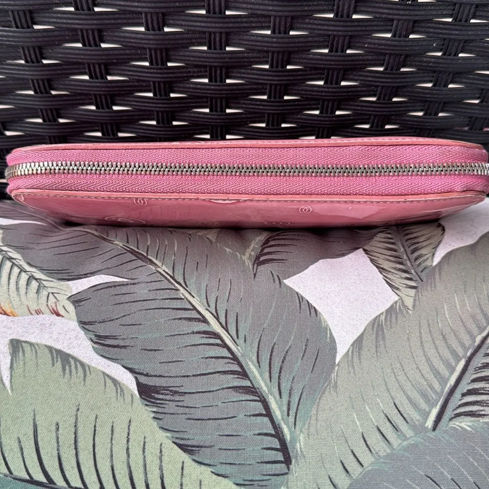 ππClassic Cartier long zippy wallet in shiny pink with white detailing. πππ - Image 4