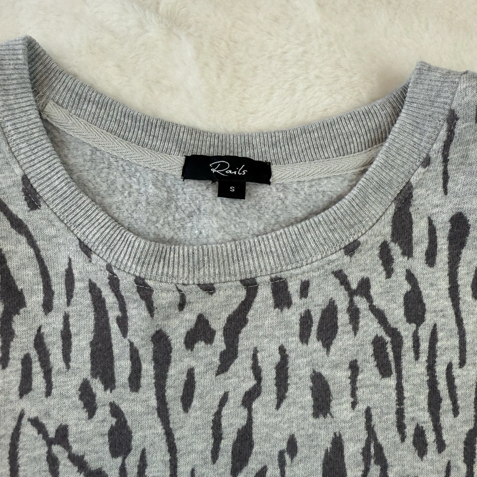 Rails Marlo Pullover Sweater Size Large Gray Abstracted Cheetah Fleece Side Zip - Image 3