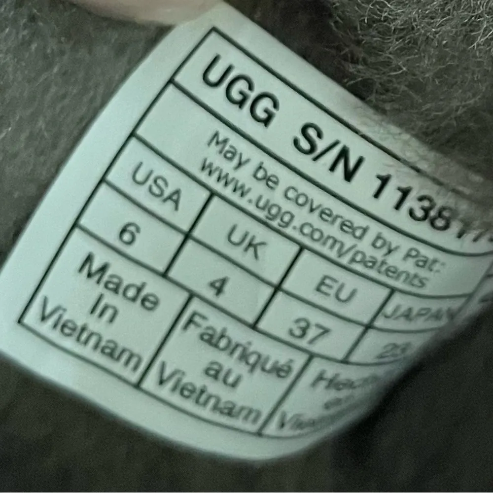 NEW in Box UGG Women Classic Short II Ugg Graphic SLA Gray & White Size 6 - Image 10