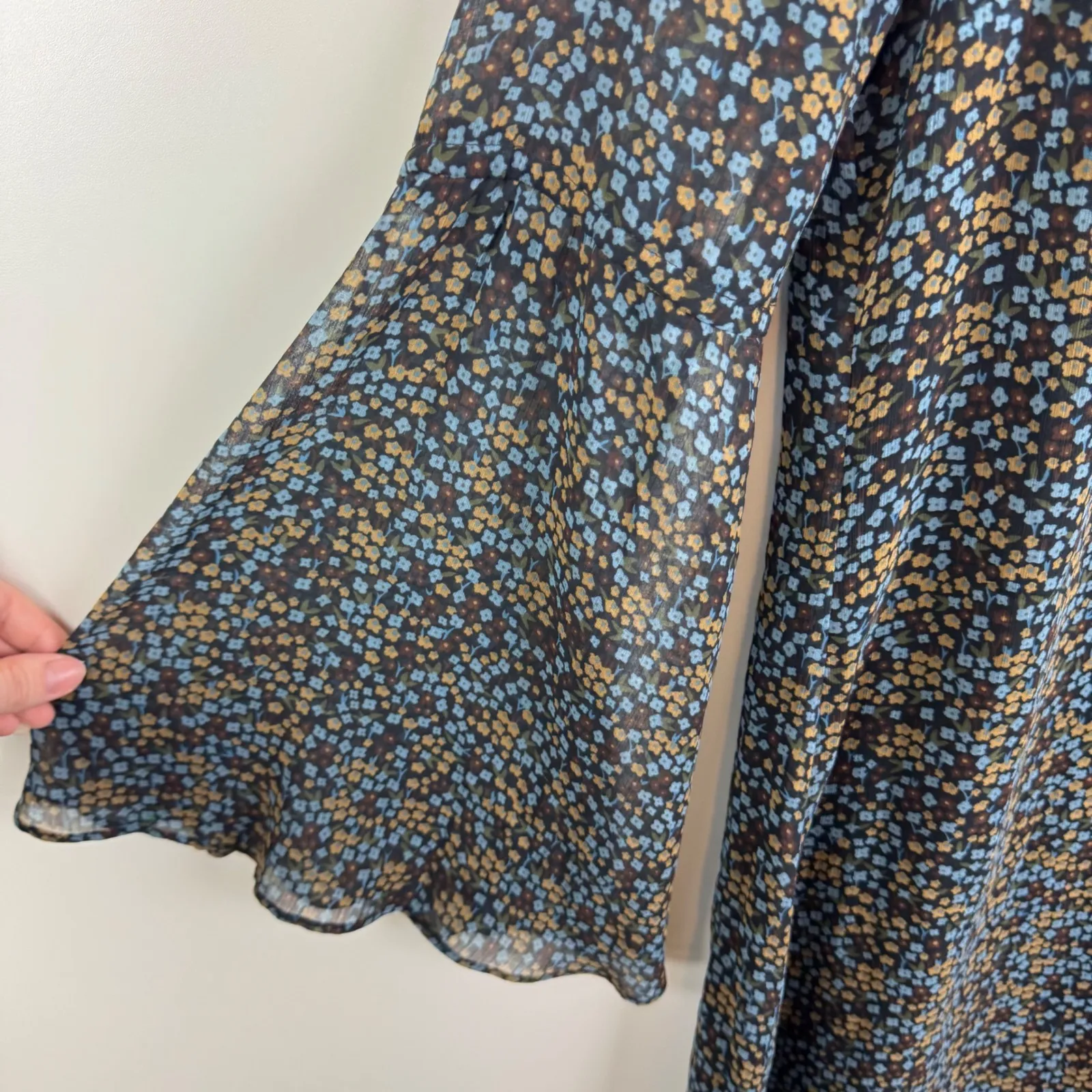 Cabi Poise Ditsy Floral Dress Medium V-Neck Long Bell Sleeve Boho Retro Fall - Image 2