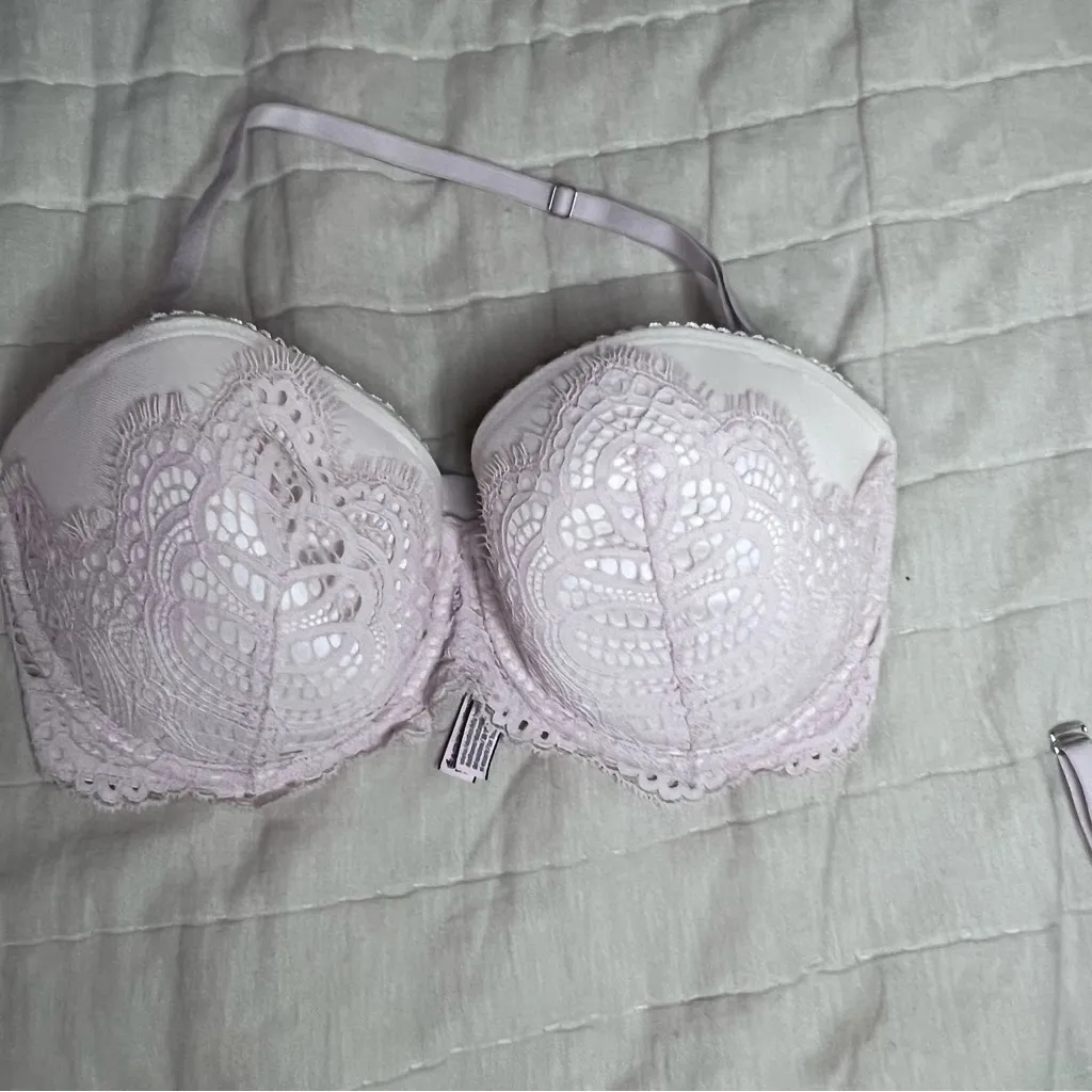 Victoria’s Secret Dream Angels Lavender Lace Multi Way Bra in Size 32DDD - Image 2