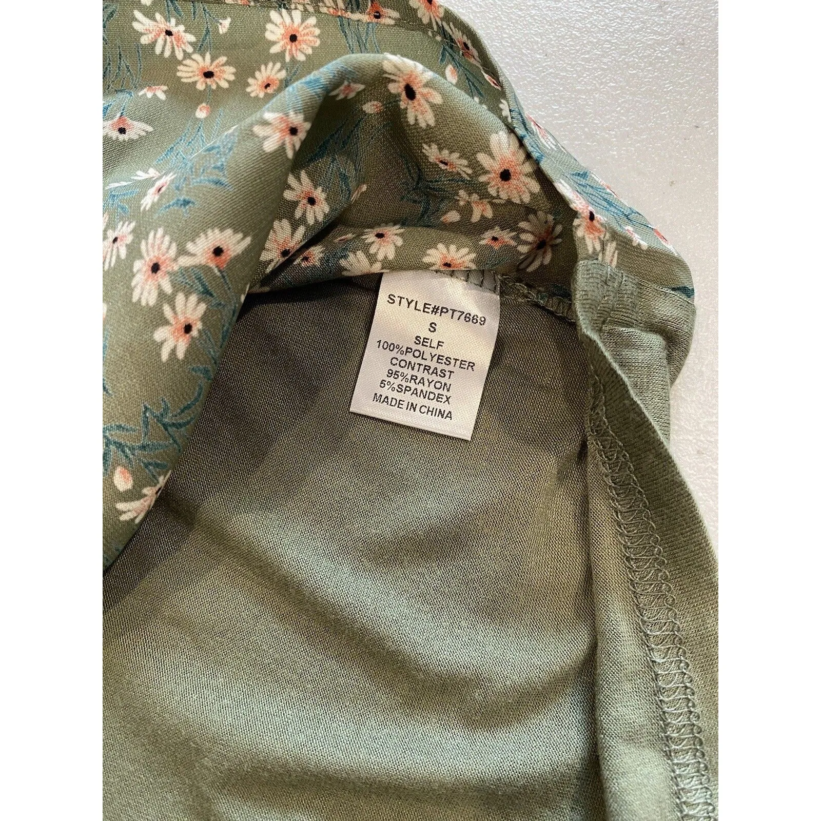 NEW Stitch Fix Top Women Small Green Ditsy Floral Lightweight Stretch Cottage - Image 6