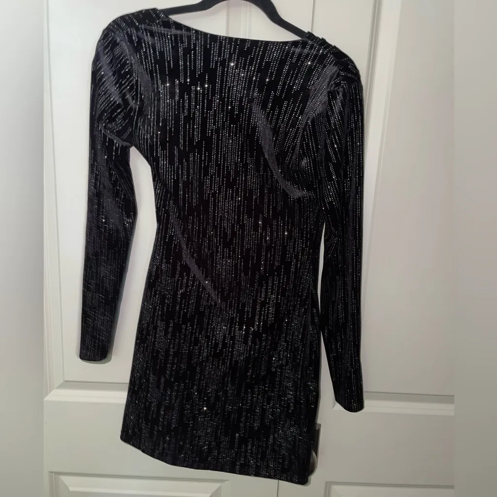 h:ours Black Asymmetrical Bodycon Dress - Image 3