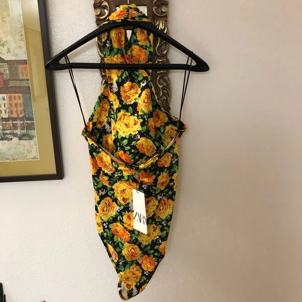 Bodysuit M Yellow Black Twist Neck Floral Halter Keyhole Top Summer Beach M - Image 8