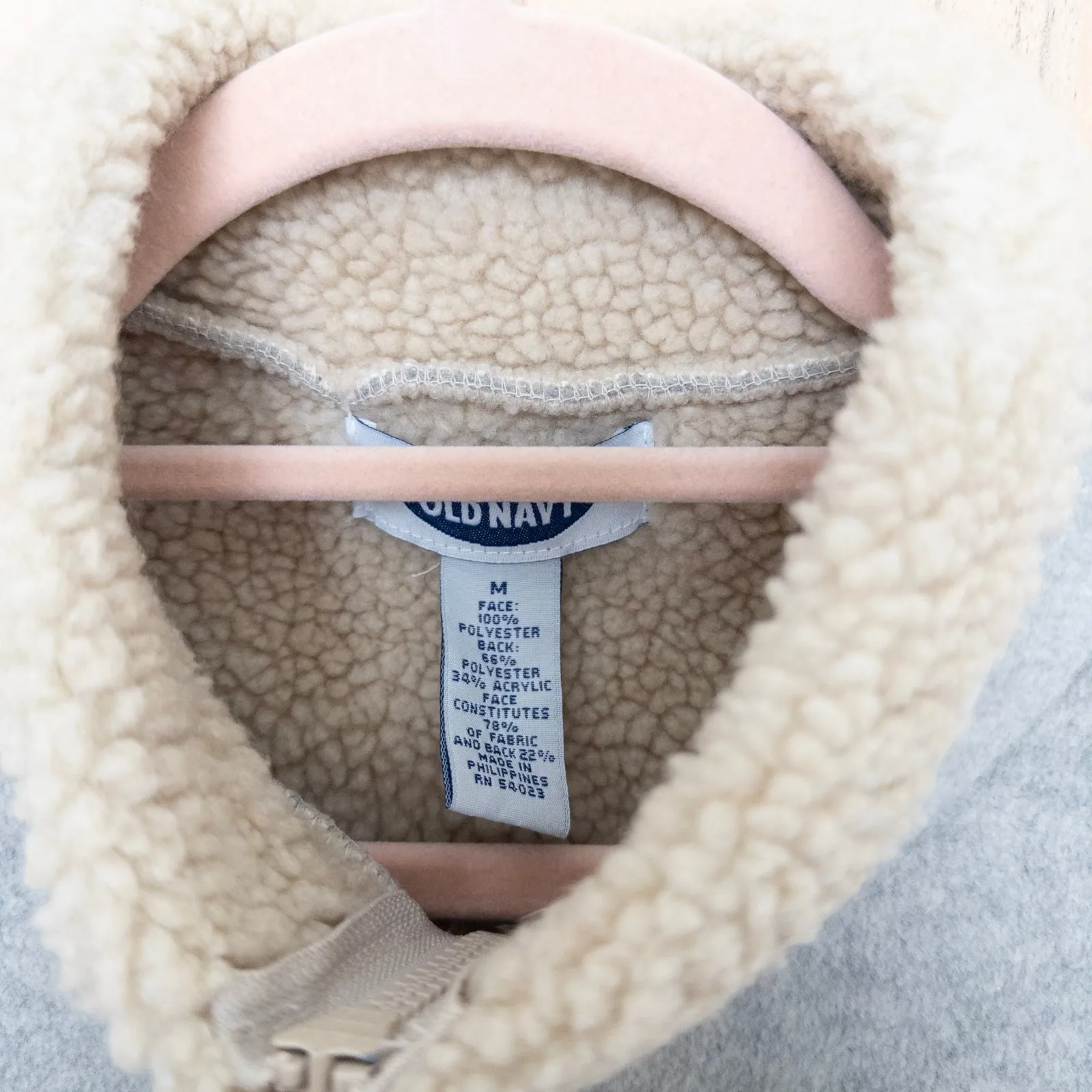 Old Navy Womens Sherpa Lined Vest Size M Gray Fleece Minimalist Cozy Apres Ski - Image 4