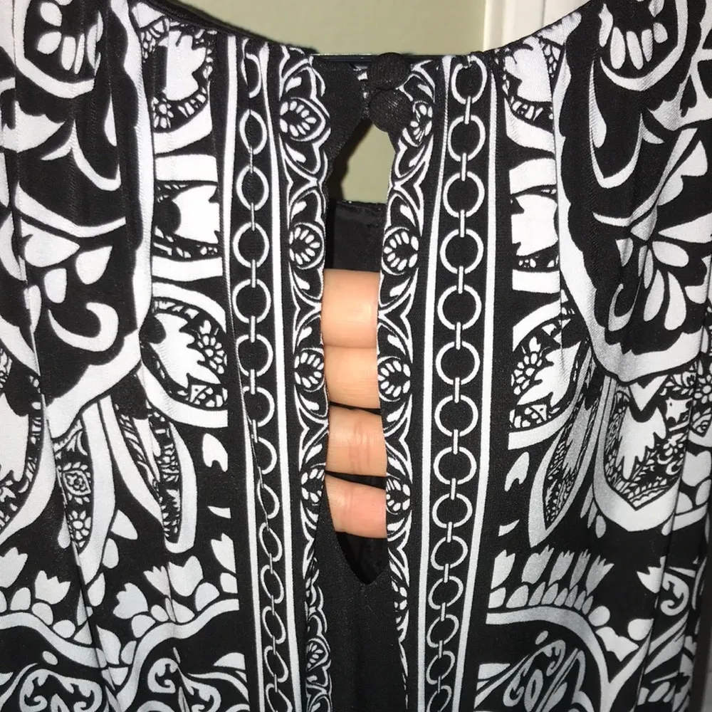 White House Black Market Women’s Floral and Chain Patterned Keyhole Maxi Dress - Image 9