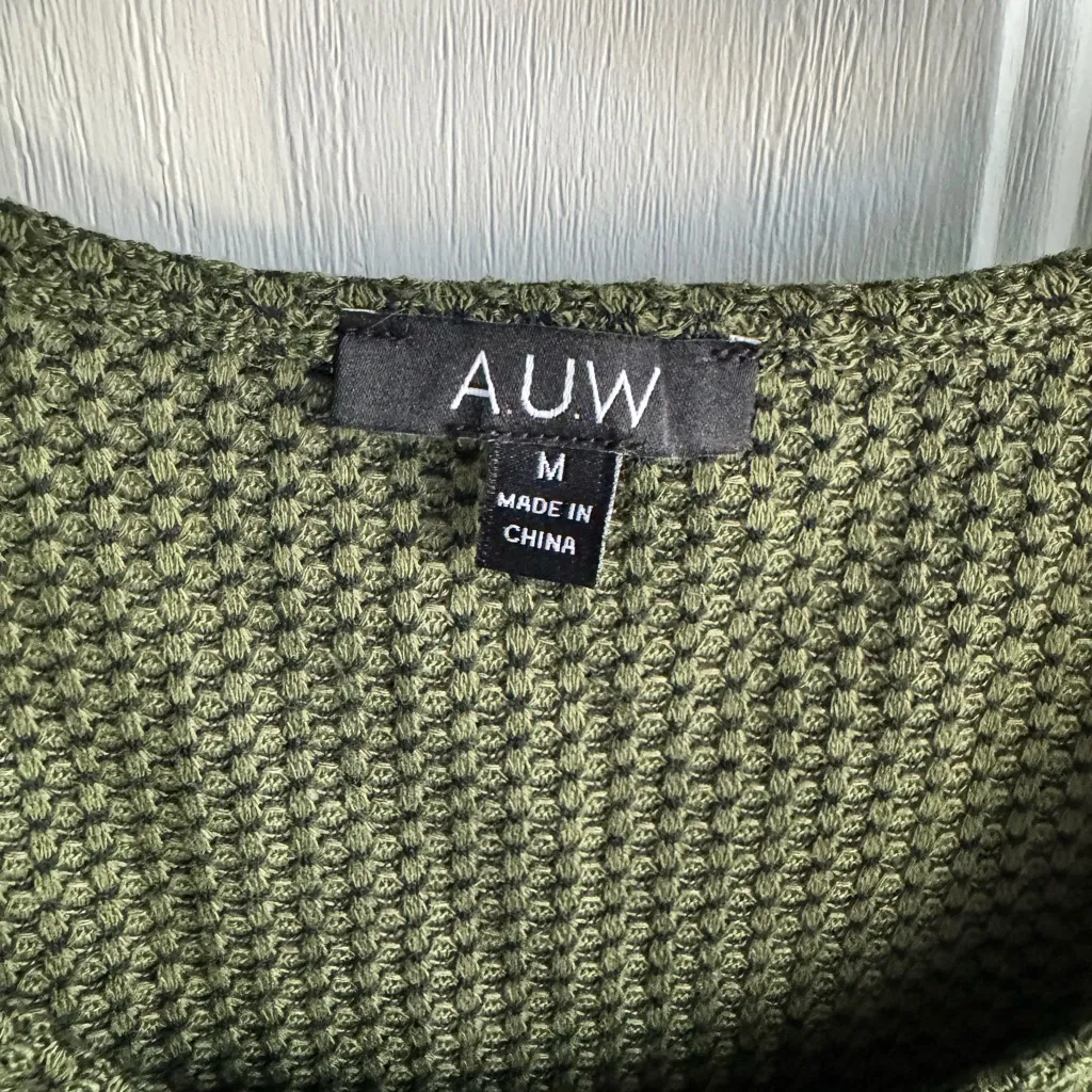 AUW 💚 Size M Secret Charm Olive Green Waffle Knit Button Side Blouse NWT Women’s Size M - Image 2