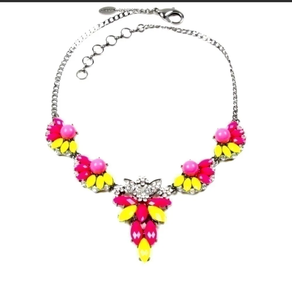 Amrita Singh Melissa Fushia, yellow & crystal floral statement necklace. NWT. - Image 2
