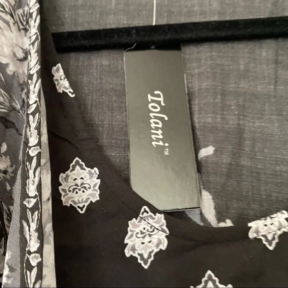 Tolani Floral Print Surplice Wrap Blouse NEW - Image 3