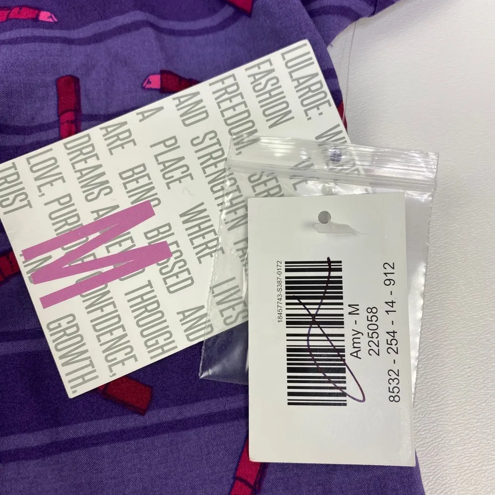 LuLaRoe  Lipstick Tube Pattern Amy Style Button Front Blouse NWT Size M - Image 4