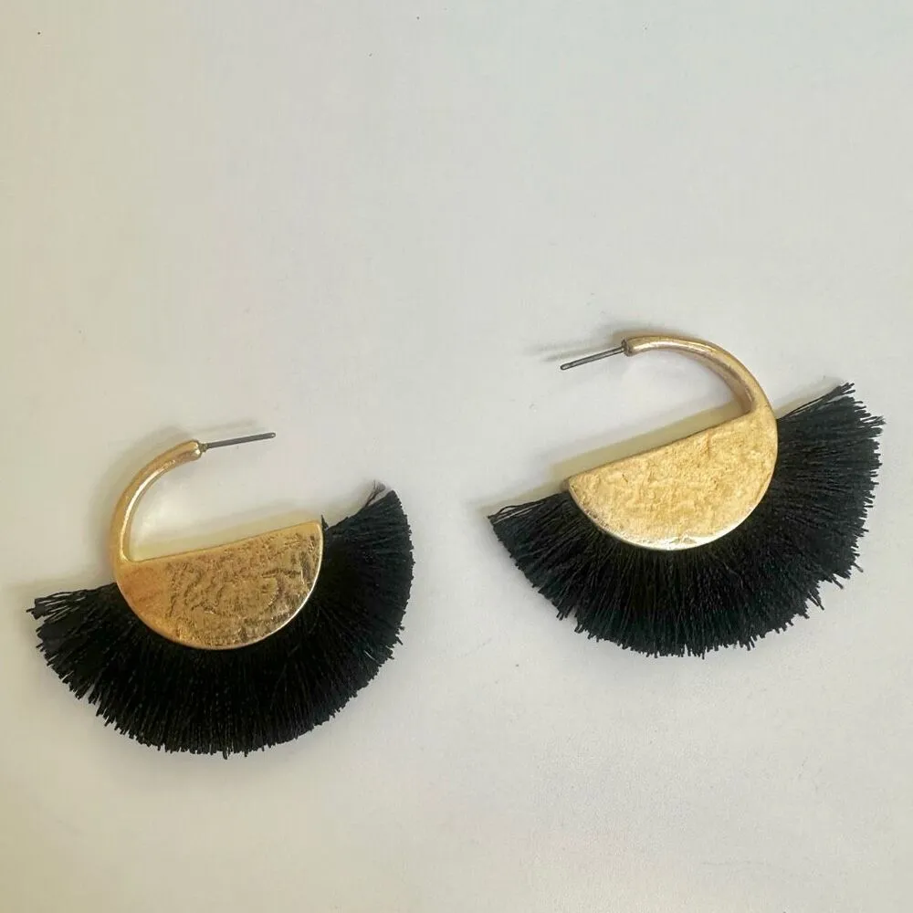 Half moon black and gold tone fringe earrings - Image 6