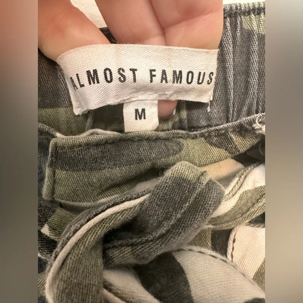 Almost Famous Camo Belted Twill Joggers Womens Size Medium - Image 4