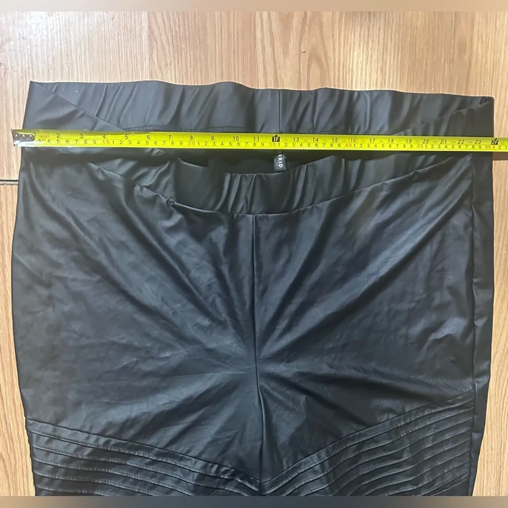 TORRID Black Faux Leather Moto Leggings Size 6(6x)
Black - Image 6