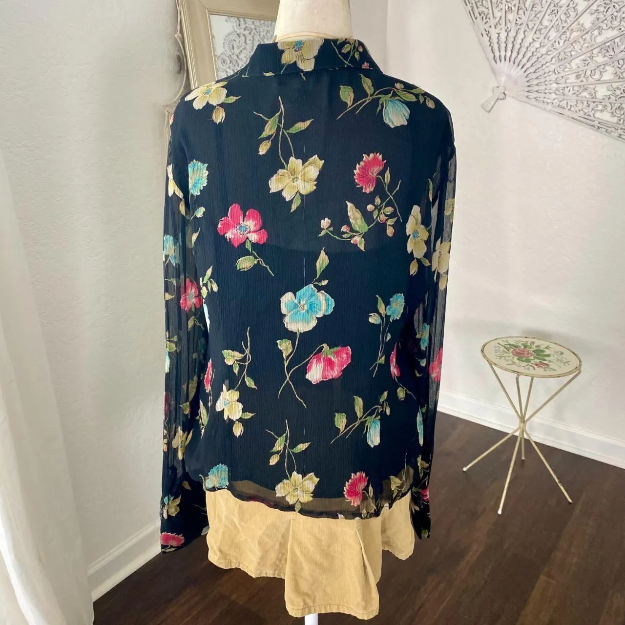 Early 2000's Romantic Whimsygoth Floral Black 100% Silk Button Up Blouse 10 / M - Image 4