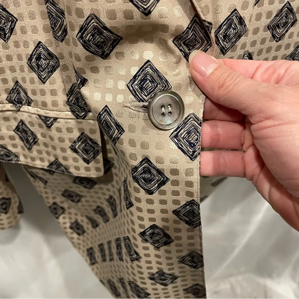 Vintage 80’s creamy tan silk geometric art deco blazer Anne Klein pockets - Image 8