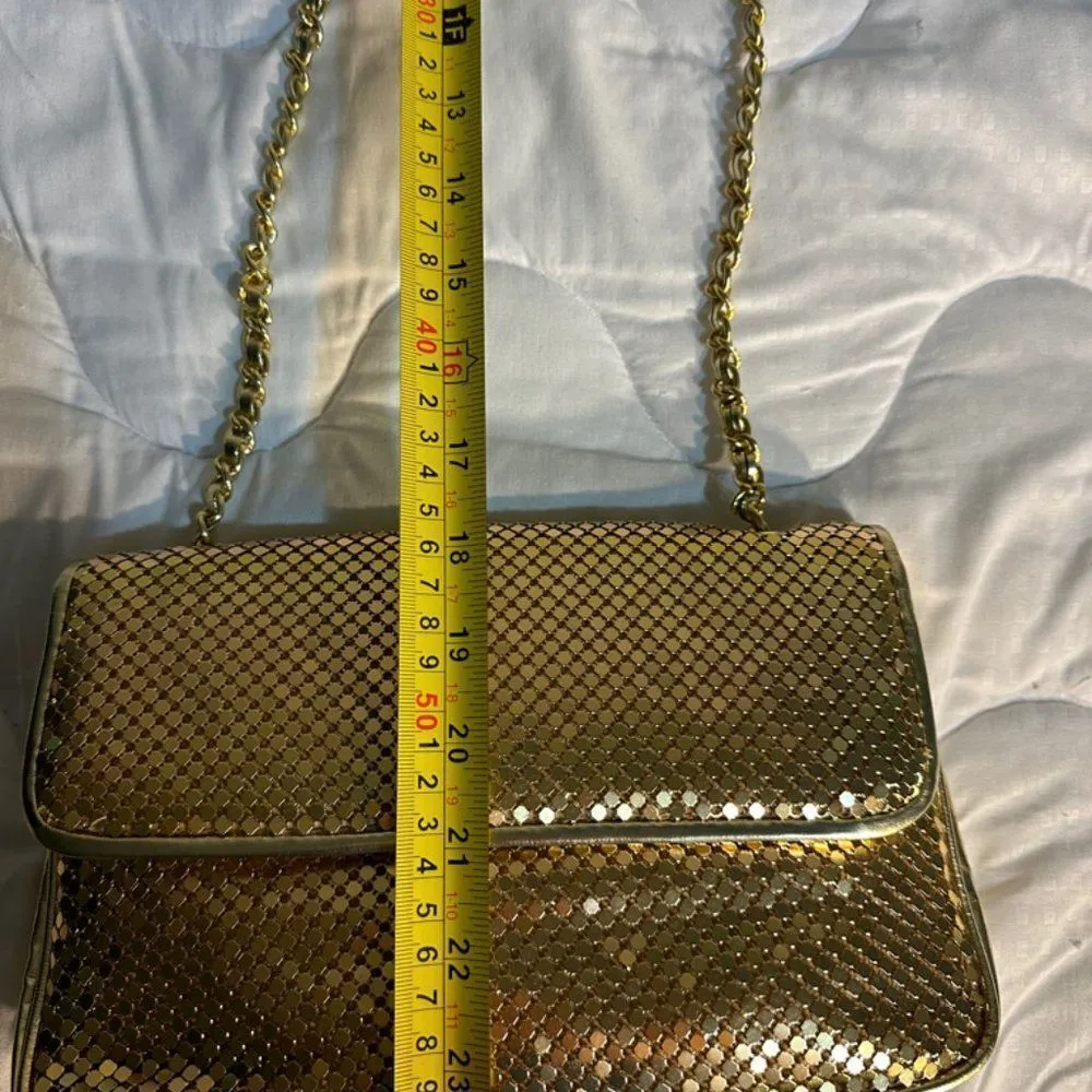 Gold flashy cross body purse - Image 11