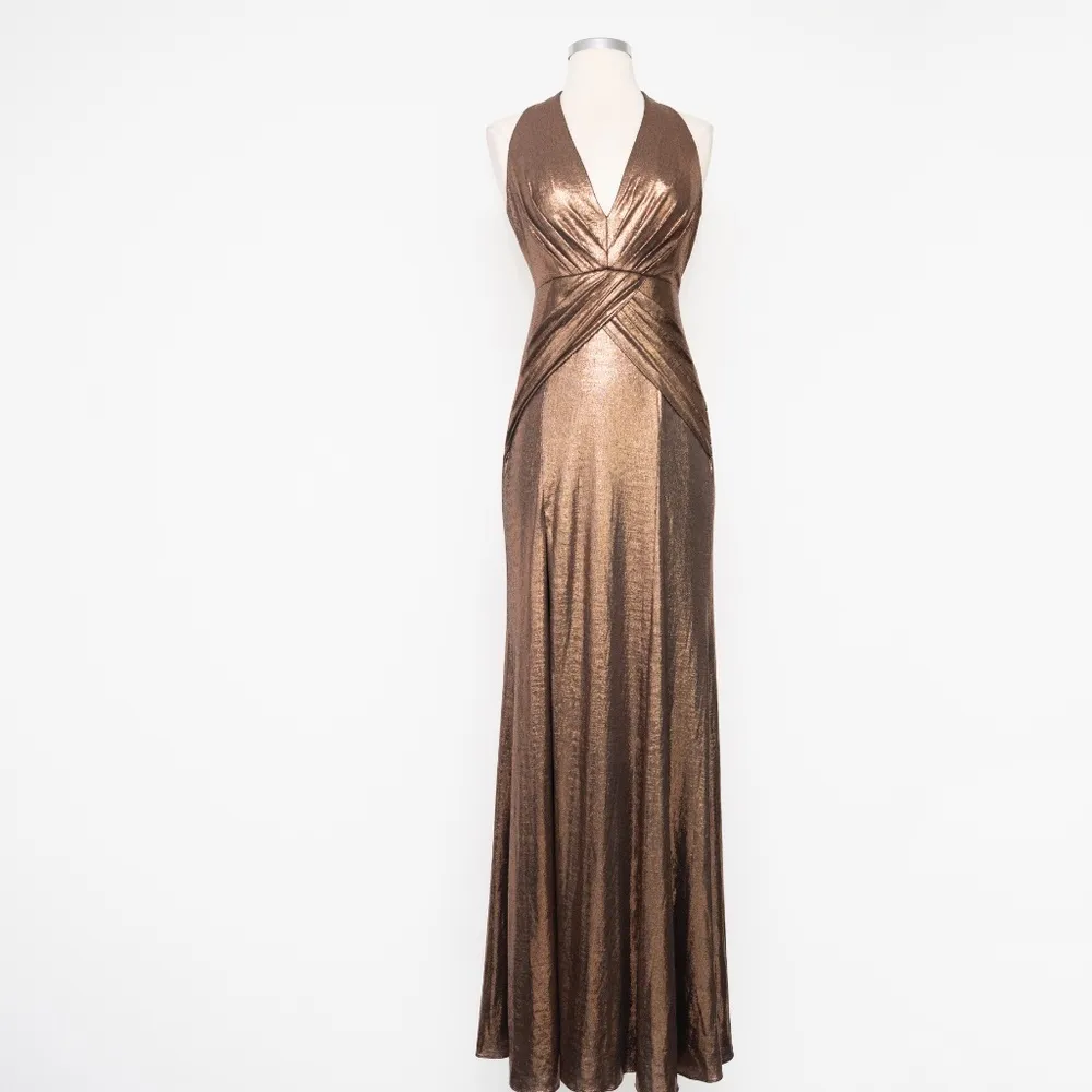 Dress The Population. New! Metallic Long Sleeveless V-neck Criss Evening Gown. - Image 6