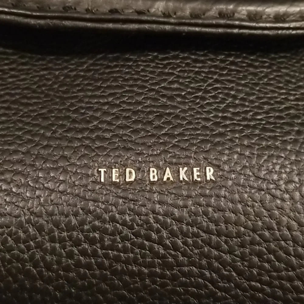 💕TED BAKER💕 Padded Handle Leather Tote Bag Black NWT - Image 16
