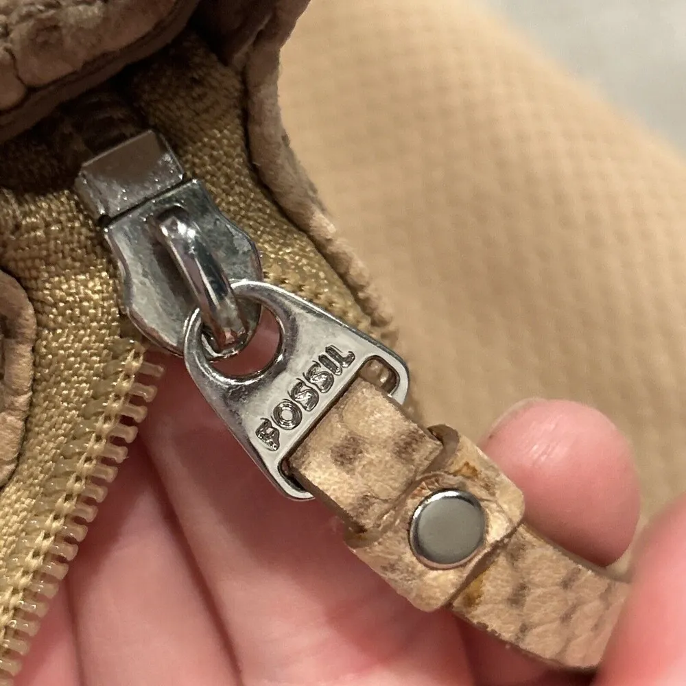 Fossil Brown Leather Crossbody Cowhide Purse Tan Brown Zipper Closure - Image 9