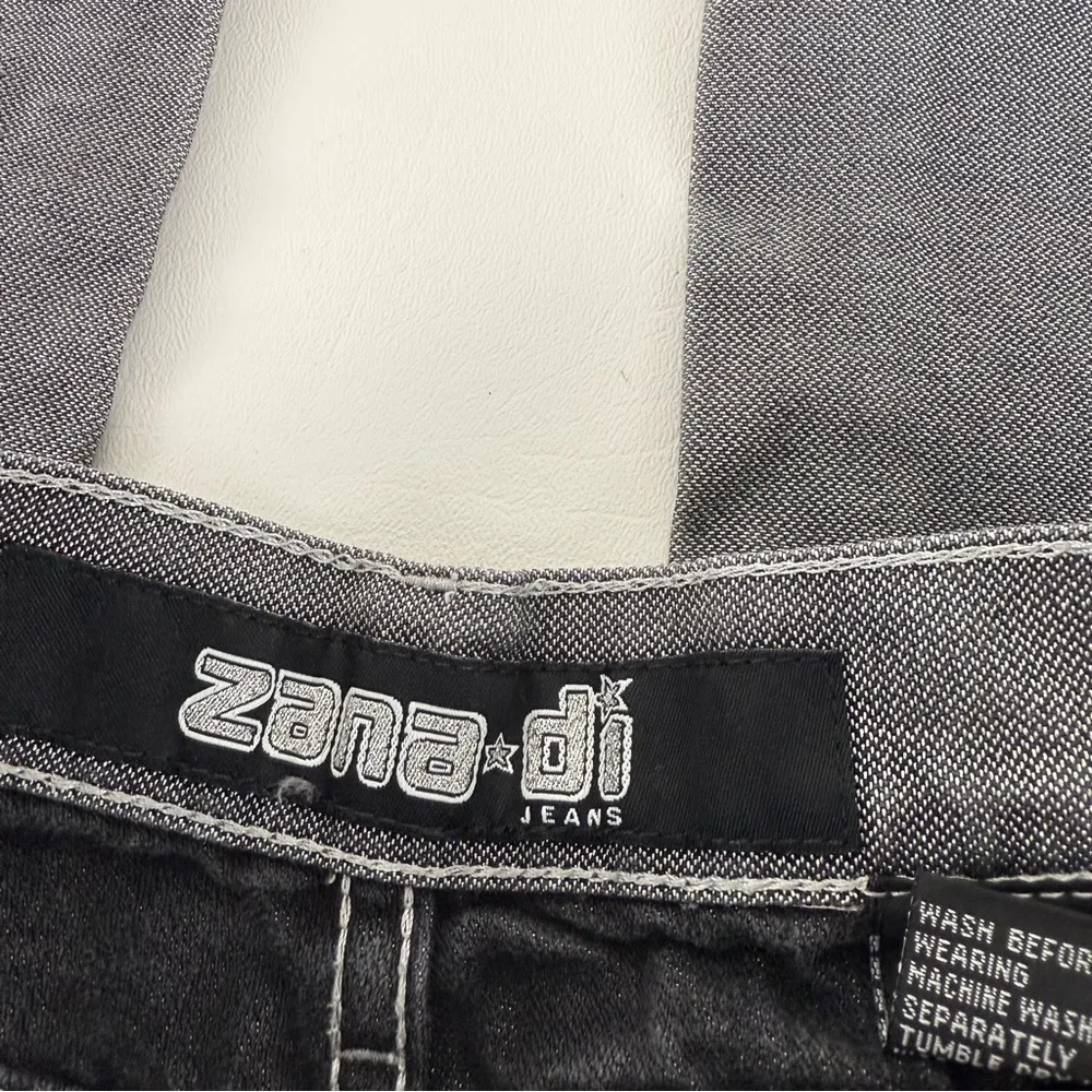 Y2K Zana Di Jeans – Faded Black/Grey - Image 3
