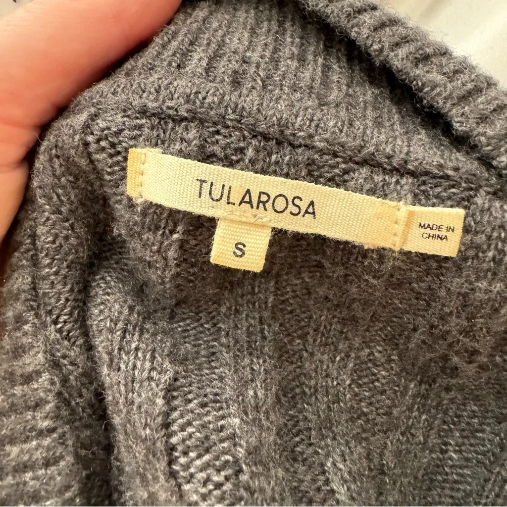 REVOLVE / Tularosa Oversized Charcoal Gray Ribbed Cuffed V-Neck Sweater Top - Image 4