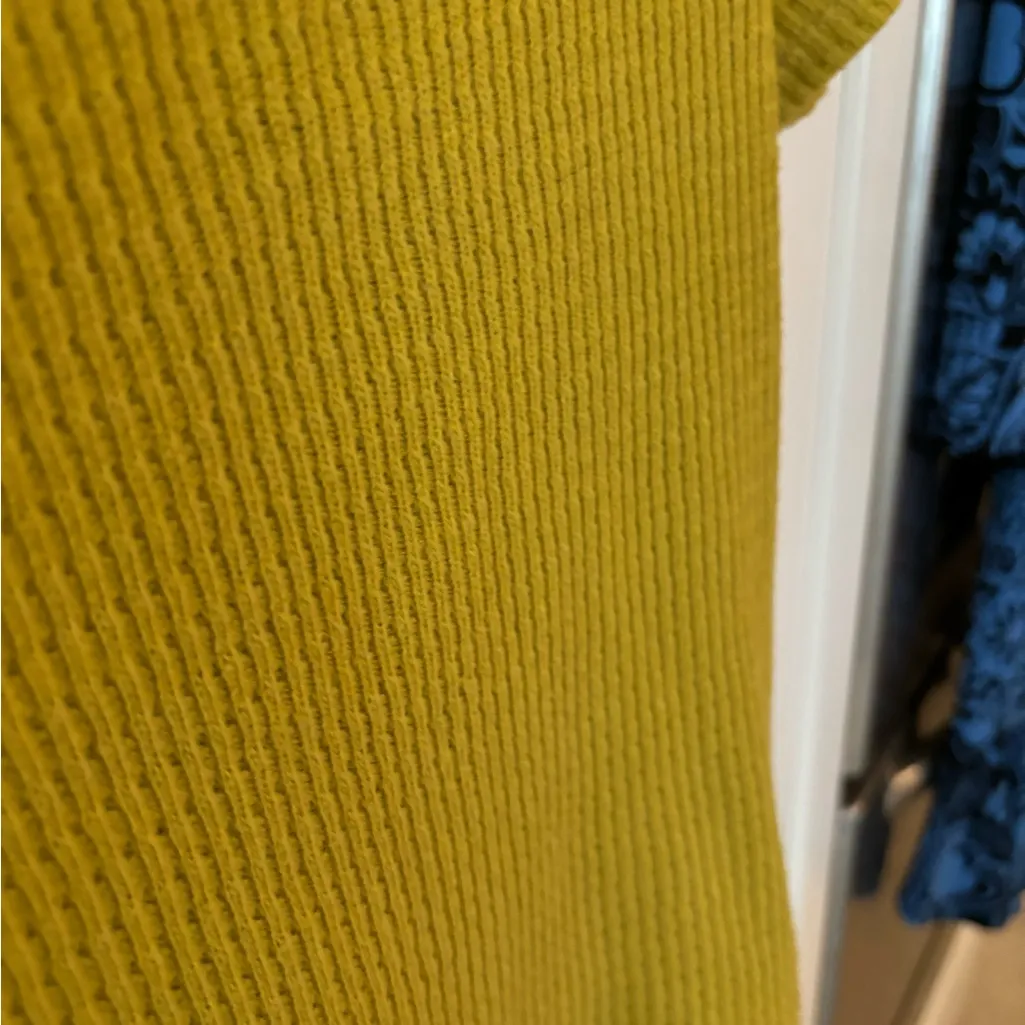 American‎ Eagle cropped tee size m - Image 3