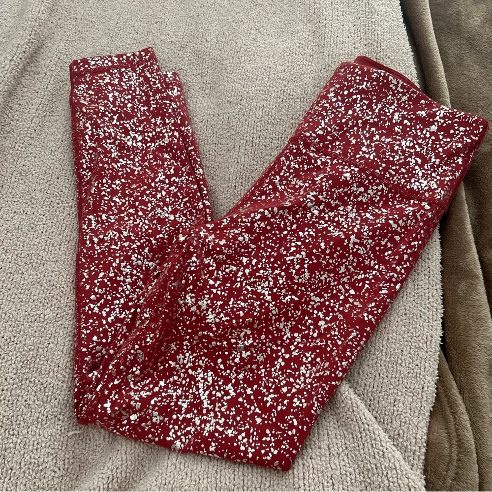 Sweaty Betty Leggings 7/8 Goddess Foil Print High Waisted Red Terrazzo - Image 3