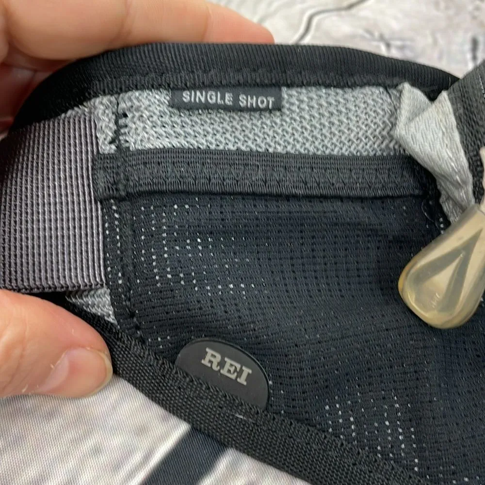 REI Single Shot Waist Pack Fanny Bag Adjustable Size Water bottle Holder Gray - Image 7