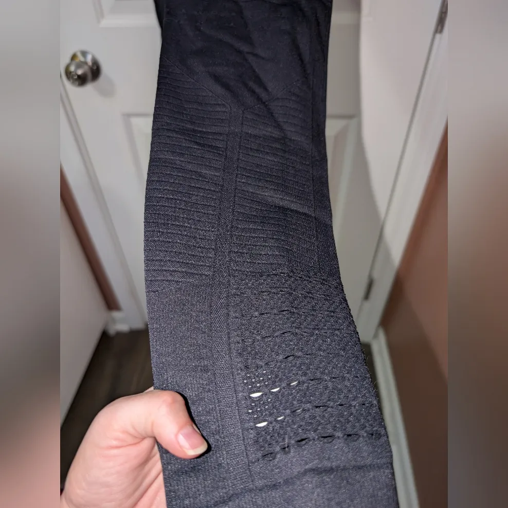 NWOT Gymshark Highrise Eyelet Leggings Lot Of 3 Large Black - Image 4