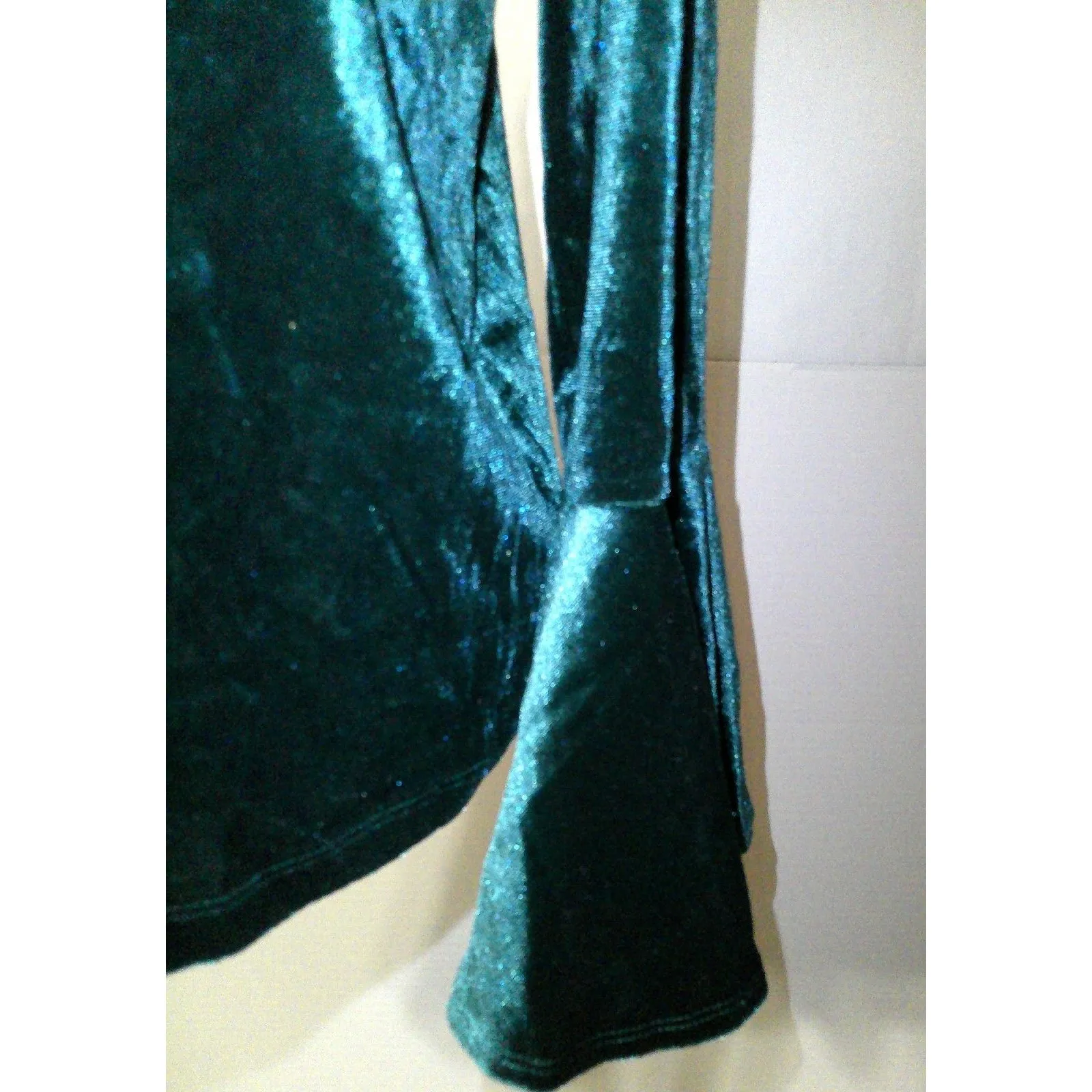 New NWT Womens Iman Velvet Bell Sleeve Top Jade Green Small Beautiful Velour - Image 3