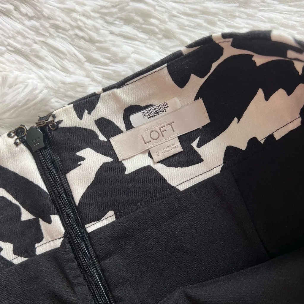 LOFT Monochrome Leaf Print Skirt Size 2 - Image 4