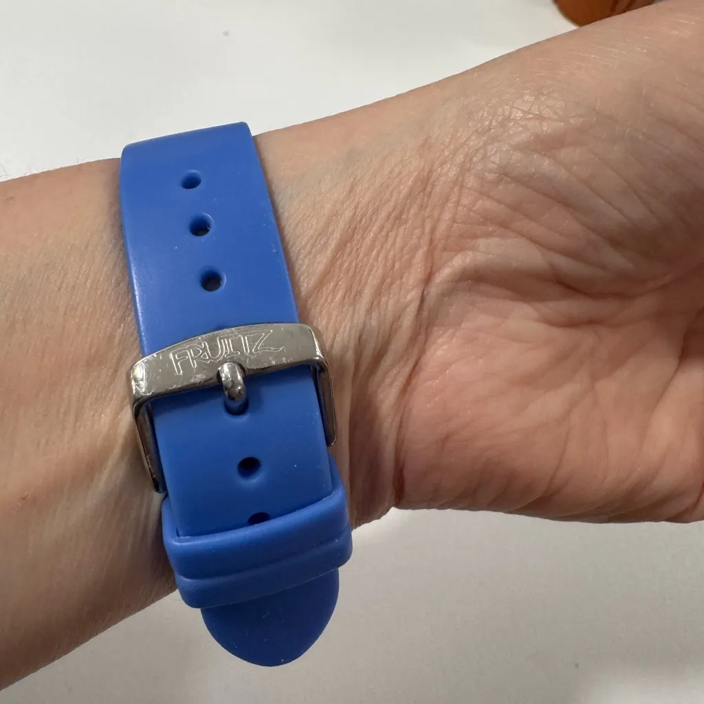 Blue Smartwatch with Silver Accents Fruitz - Image 2