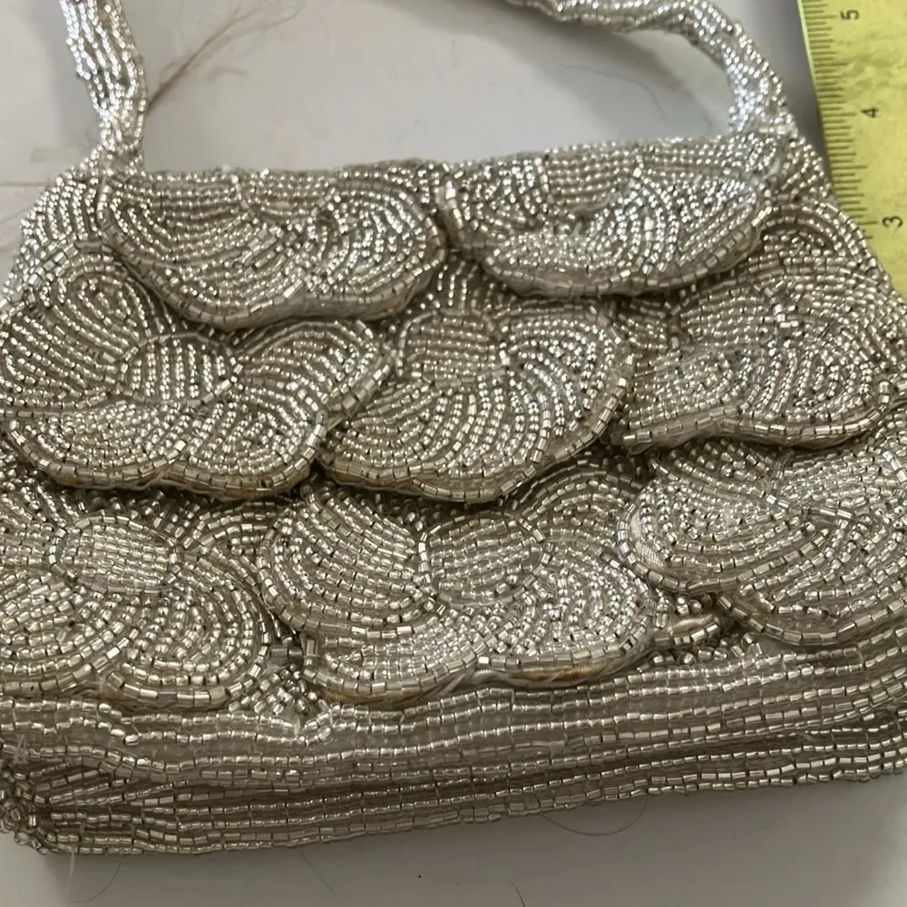 La Regale Vintage  beaded hand bag - Image 2