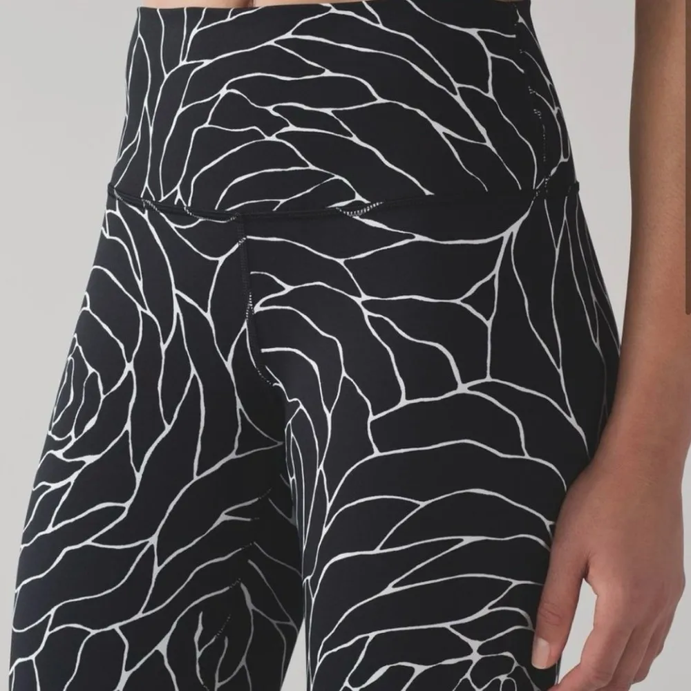 Lululemon Wunder Under Radiate Rose Legging Full-on Luxtreme right size 4 - Image 3