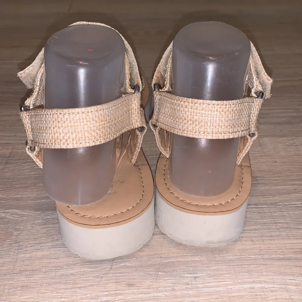 Universal Threads Universal Thread nude summer low platform sandals - Image 5