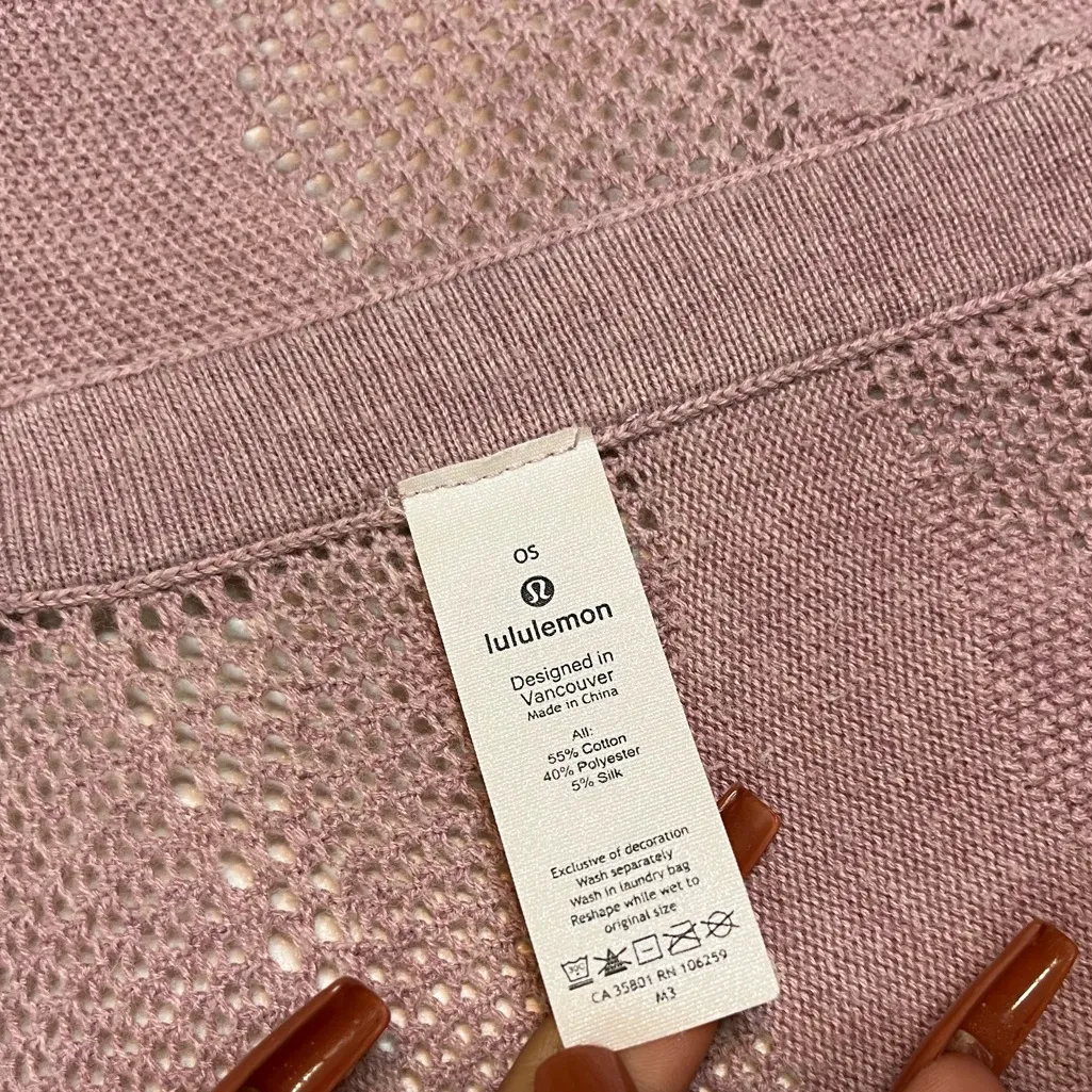 Lululemon find your light wrap pink lightweight
Heathered mauve pink One size - Image 7
